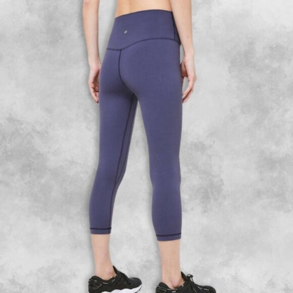 Lululemon Capri Leggings Mid-Rise Stretch Moisture Wicking Navy Blue Women's 6 - Picture 2 of 7